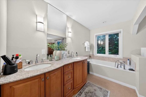 176 Sandpiper Circle Nw, Calgary, AB - Indoor Photo Showing Bathroom