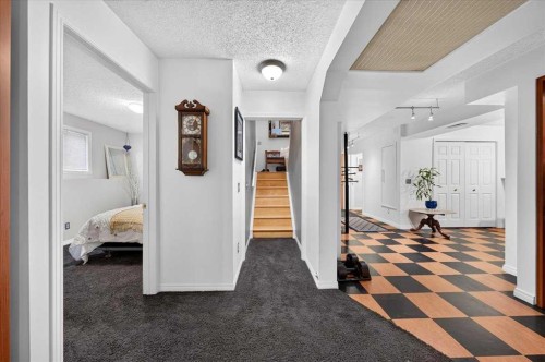 176 Sandpiper Circle Nw, Calgary, AB - Indoor Photo Showing Other Room