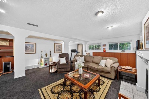 176 Sandpiper Circle Nw, Calgary, AB - Indoor Photo Showing Living Room