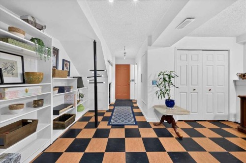 176 Sandpiper Circle Nw, Calgary, AB - Indoor Photo Showing Other Room