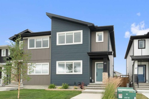 49 River Heights Drive  Cochrane, AB T4C 0Y1