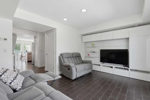 12 Chaparral Ridge Park Se, Calgary, AB - Indoor Photo Showing Living Room