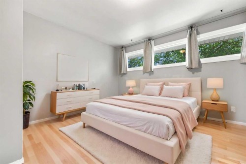 542 Regal Park Ne, Calgary, AB - Indoor Photo Showing Bedroom