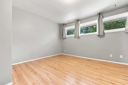 542 Regal Park Ne, Calgary, AB - Indoor Photo Showing Other Room