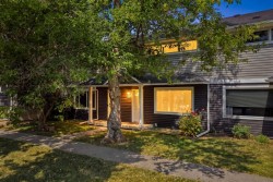 542 Regal Park NE Calgary, AB T2E 0S6