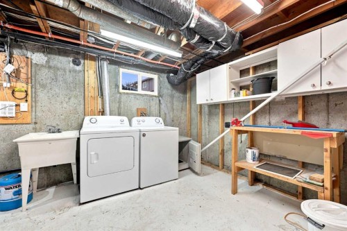542 Regal Park Ne, Calgary, AB - Indoor Photo Showing Laundry Room