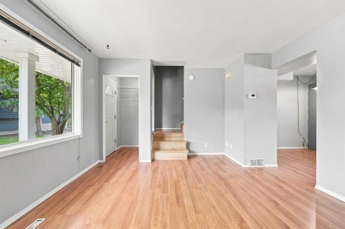 542 Regal Park Ne, Calgary, AB - Indoor Photo Showing Other Room