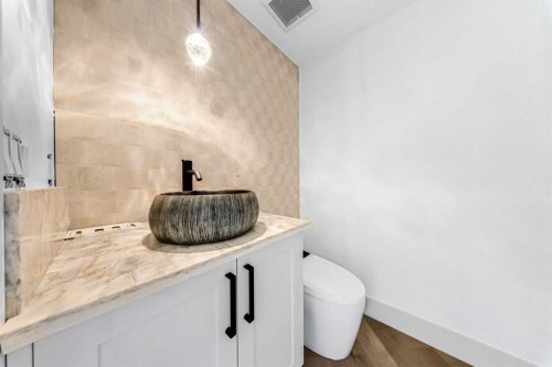 121 42 Avenue Ne, Calgary, AB - Indoor Photo Showing Other Room