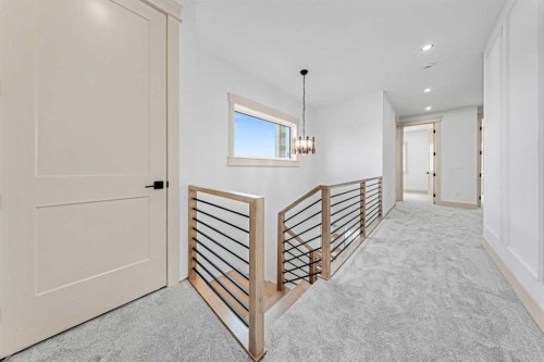 121 42 Avenue Ne, Calgary, AB - Indoor Photo Showing Other Room
