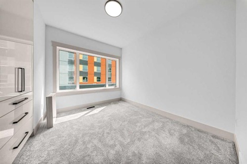 121 42 Avenue Ne, Calgary, AB - Indoor Photo Showing Other Room