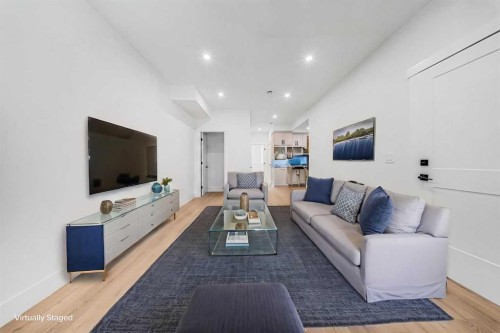 121 42 Avenue Ne, Calgary, AB - Indoor Photo Showing Living Room