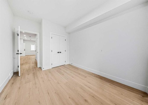 121 42 Avenue Ne, Calgary, AB - Indoor Photo Showing Other Room