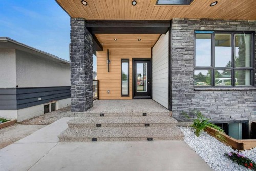121 42 Avenue Ne, Calgary, AB - Outdoor With Exterior