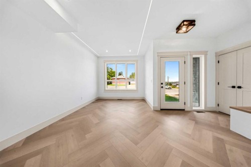 121 42 Avenue Ne, Calgary, AB - Indoor Photo Showing Other Room