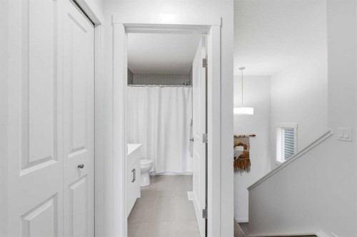 31 Seton Row Se, Calgary, AB - Indoor Photo Showing Other Room