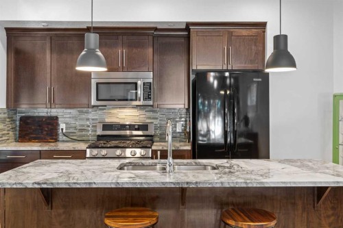 1-4711 17 Avenue Nw, Calgary, AB - Indoor Photo Showing Kitchen With Double Sink With Upgraded Kitchen