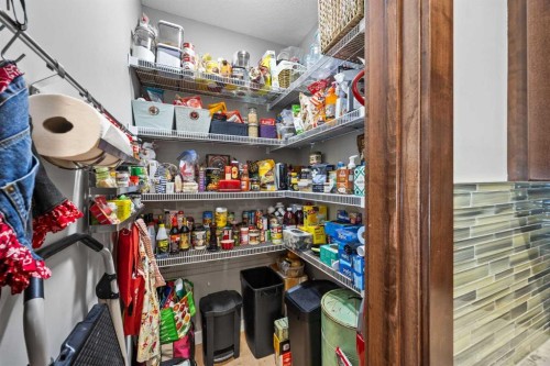 1-4711 17 Avenue Nw, Calgary, AB - Indoor With Storage
