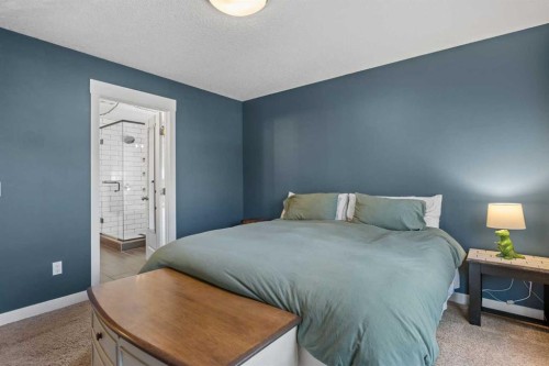 1-4711 17 Avenue Nw, Calgary, AB - Indoor Photo Showing Bedroom