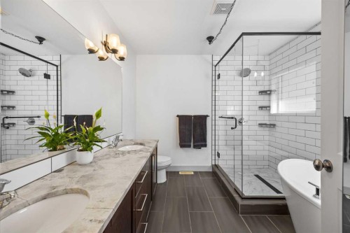 1-4711 17 Avenue Nw, Calgary, AB - Indoor Photo Showing Bathroom