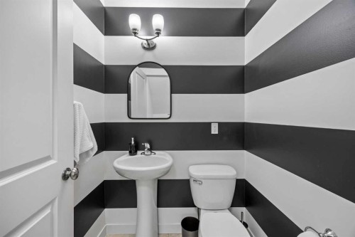 1-4711 17 Avenue Nw, Calgary, AB - Indoor Photo Showing Bathroom