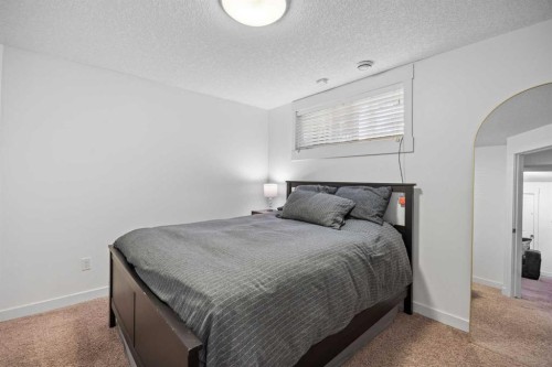 1-4711 17 Avenue Nw, Calgary, AB - Indoor Photo Showing Bedroom