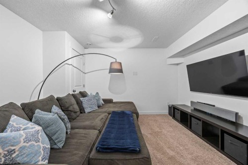 1-4711 17 Avenue Nw, Calgary, AB - Indoor