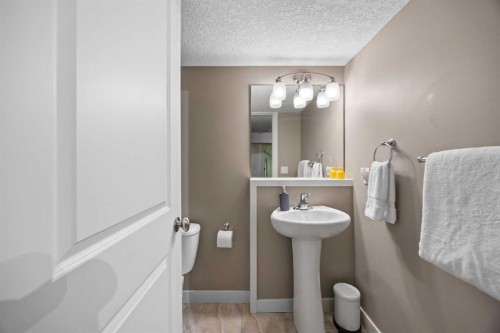 1-4711 17 Avenue Nw, Calgary, AB - Indoor Photo Showing Bathroom