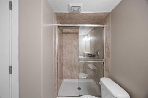 1-4711 17 Avenue Nw, Calgary, AB - Indoor Photo Showing Bathroom