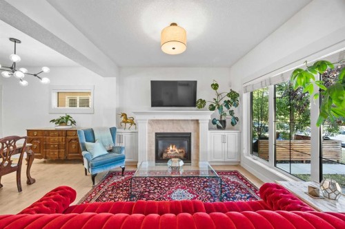 1-4711 17 Avenue Nw, Calgary, AB - Indoor Photo Showing Living Room With Fireplace