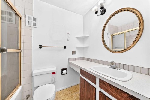 2652 Oakmoor Drive Sw, Calgary, AB - Indoor Photo Showing Bathroom