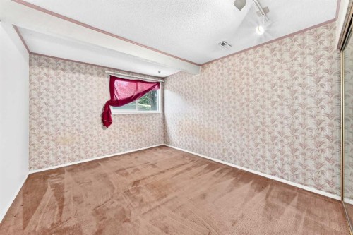 2652 Oakmoor Drive Sw, Calgary, AB - Indoor Photo Showing Other Room