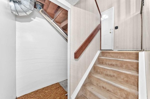 2652 Oakmoor Drive Sw, Calgary, AB - Indoor Photo Showing Other Room
