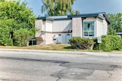2652 Oakmoor Drive SW Calgary, AB T2V 4E8