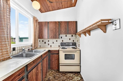 2652 Oakmoor Drive Sw, Calgary, AB - Indoor Photo Showing Kitchen With Double Sink
