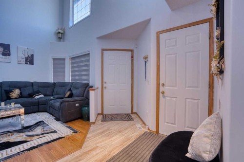 28 Coral Springs Close Ne, Calgary, AB - Indoor Photo Showing Living Room