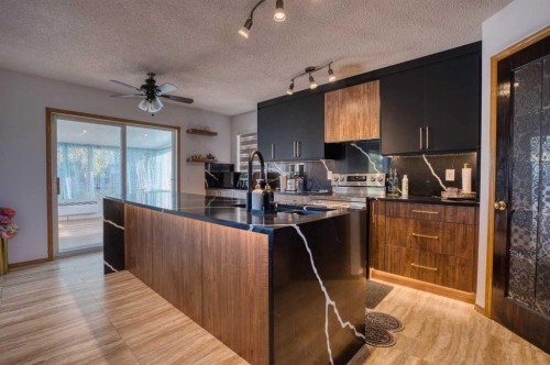 28 Coral Springs Close Ne, Calgary, AB - Indoor Photo Showing Kitchen