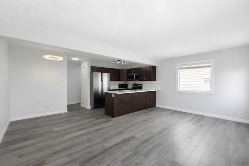 137 Pantego Lane Nw, Calgary, AB - Indoor Photo Showing Kitchen