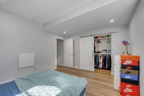 143 Dawson Harbour Hill, Chestermere, AB - Indoor Photo Showing Bedroom
