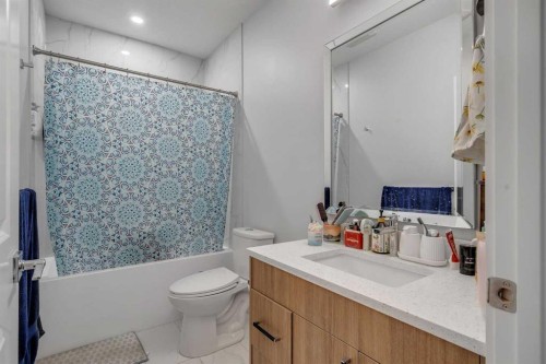 143 Dawson Harbour Hill, Chestermere, AB - Indoor Photo Showing Bathroom