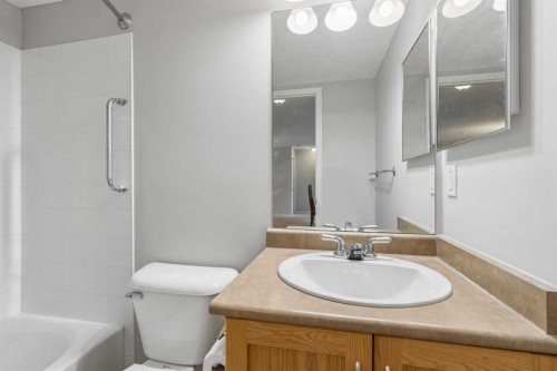 7207-304 Mackenzie Way Sw, Airdrie, AB - Indoor Photo Showing Bathroom