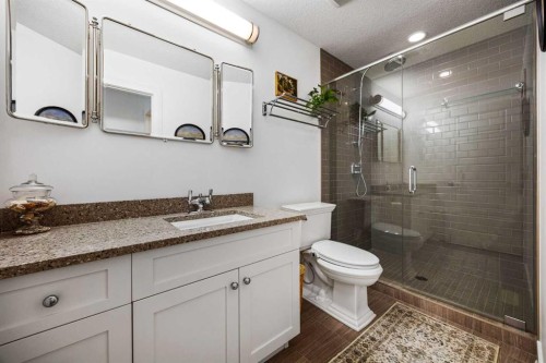 238 Mountainview Drive, Okotoks, AB - Indoor Photo Showing Bathroom