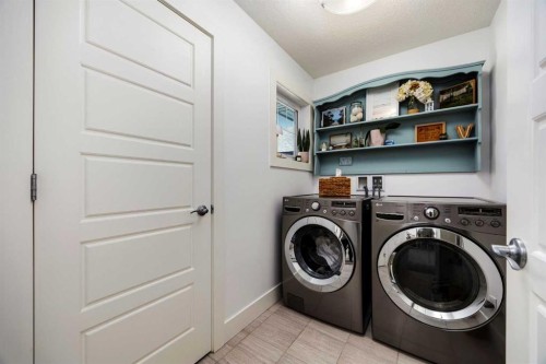 238 Mountainview Drive, Okotoks, AB - Indoor Photo Showing Laundry Room