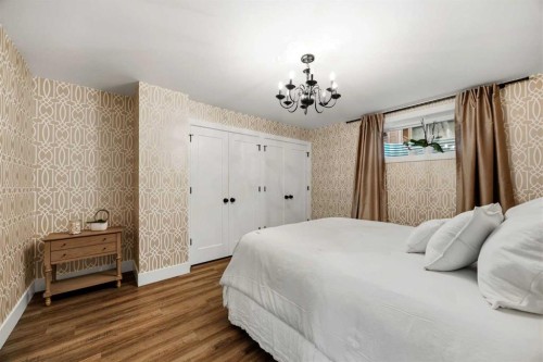 238 Mountainview Drive, Okotoks, AB - Indoor Photo Showing Bedroom