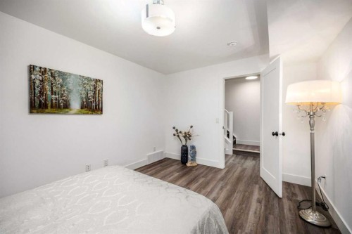 238 Mountainview Drive, Okotoks, AB - Indoor Photo Showing Bedroom