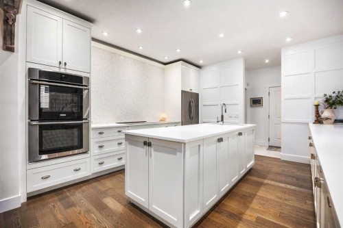 238 Mountainview Drive, Okotoks, AB - Indoor Photo Showing Kitchen With Upgraded Kitchen