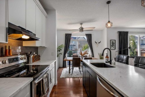 5 Copperpond Link Se, Calgary, AB - Indoor Photo Showing Kitchen