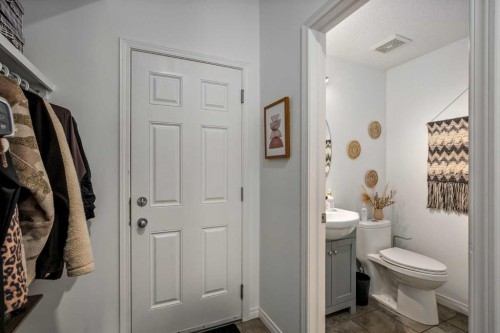 5 Copperpond Link Se, Calgary, AB - Indoor Photo Showing Bathroom