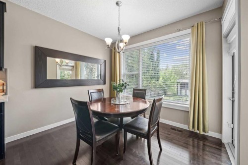 4728 Elgin Avenue Se, Calgary, AB - Indoor Photo Showing Dining Room