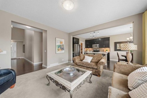 4728 Elgin Avenue Se, Calgary, AB - Indoor Photo Showing Living Room