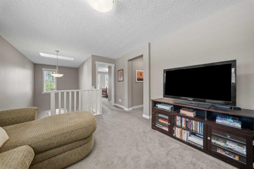 4728 Elgin Avenue Se, Calgary, AB - Indoor Photo Showing Living Room